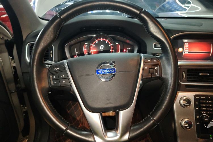 Used Volvo S60 2018 S60L T4 Zhiyuan Edition Steering Wheel