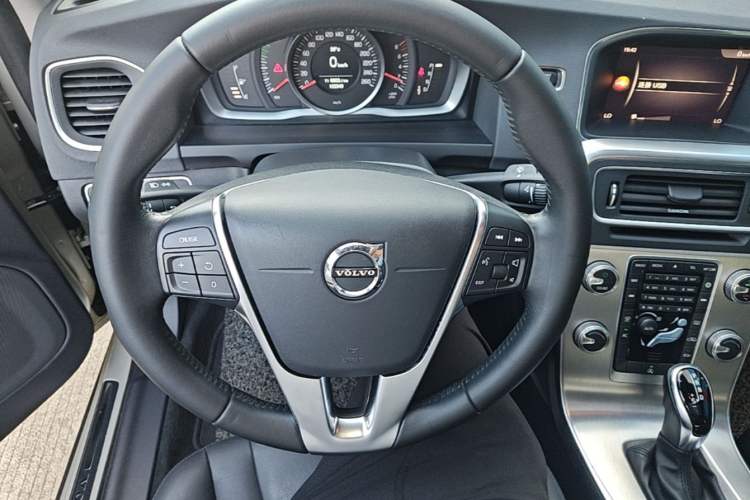 Used Volvo S60 2018 S60L T3 Smart Progress Edition Steering Wheel