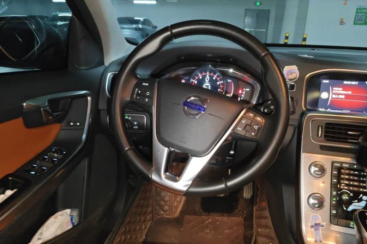 Used Volvo S60 2018 S60L T5 Intelligent Drive Edition Steering Wheel