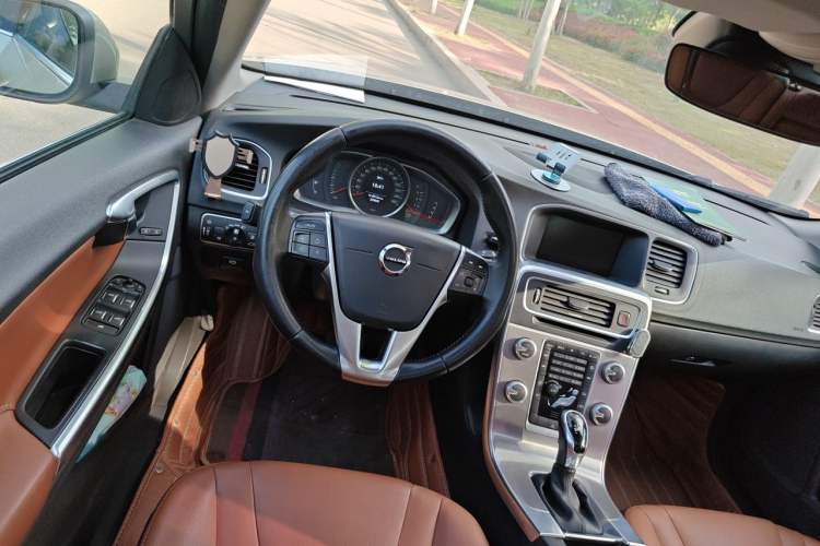 Used Volvo S60 2018 S60L T3 Smart Progress Edition Steering Wheel