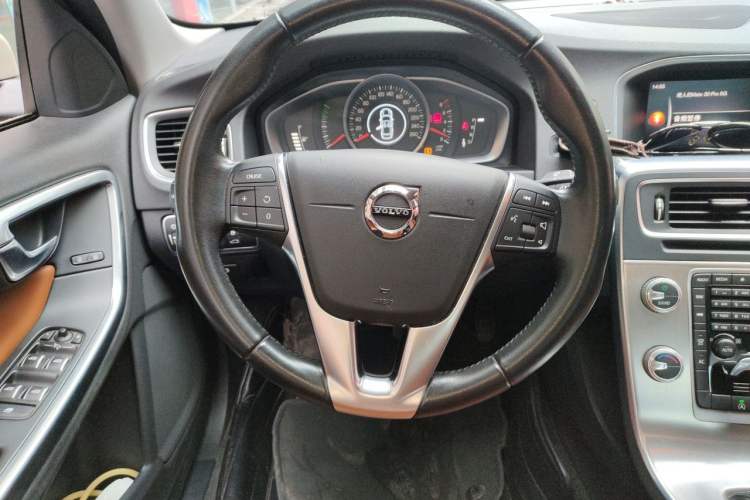 Used Volvo S60 2018 S60L T3 Smart Progress Edition Steering Wheel