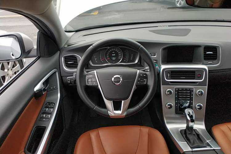 Used Volvo S60 2018 S60L T3 Smart Progress Edition Steering Wheel