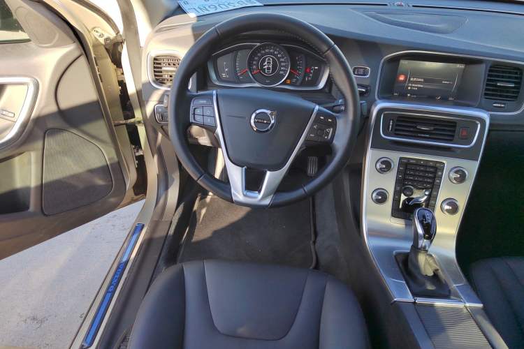 Used Volvo S60 2018 S60L T3 Smart Progress Edition Steering Wheel
