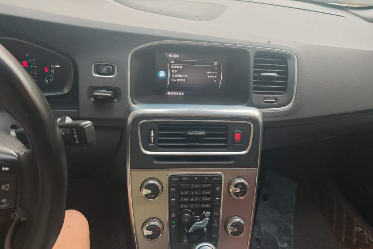 Used Volvo S60 2018 S60L T3 Smart Progress Edition Audio And AC Panel