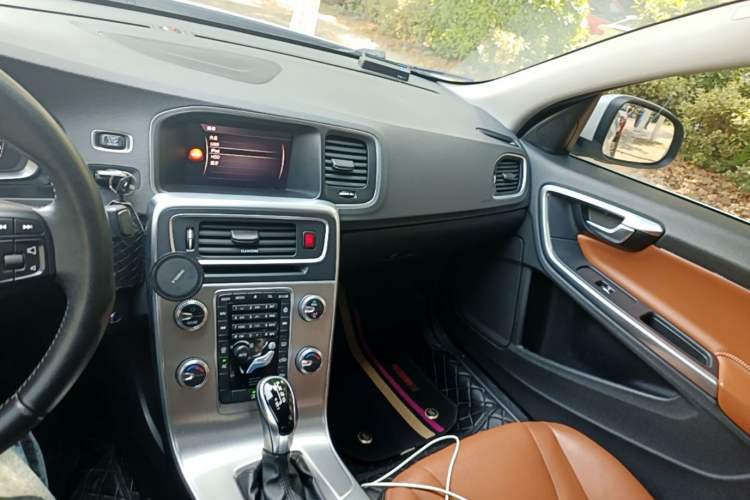 Used Volvo S60 2018 S60L T3 Smart Upgrade Edition Audio And AC Panel