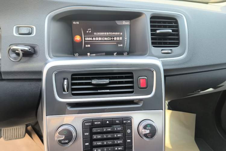 Used Volvo S60 2018 S60L T3 Smart Progress Edition Audio And AC Panel