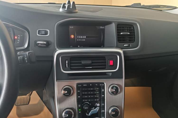 Used Volvo S60 2018 S60L T3 Smart Progress Edition Audio And AC Panel