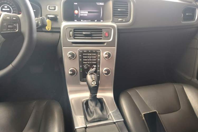 Used Volvo S60 2018 S60L T3 Smart Progress Edition Audio And AC Panel