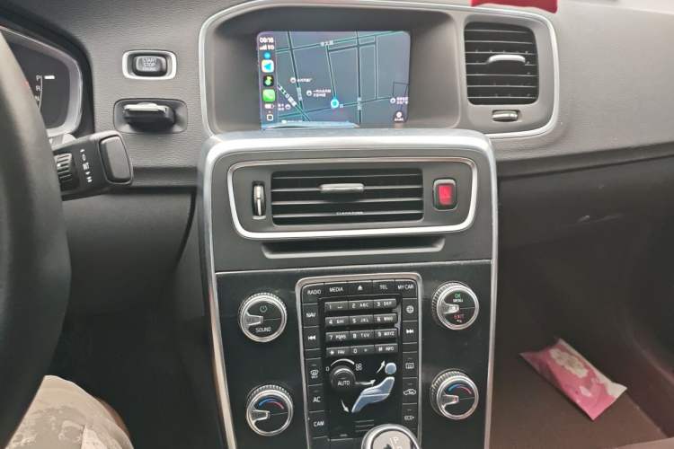 Used Volvo S60 2018 S60L T4 Smart & Ambitious Edition Audio And AC Panel