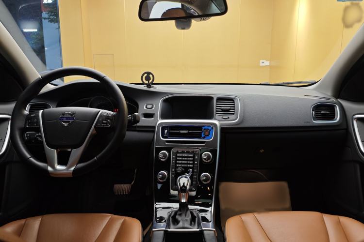 Used Volvo S60 2018 S60L T3 Smart Upgrade Edition Audio And AC Panel