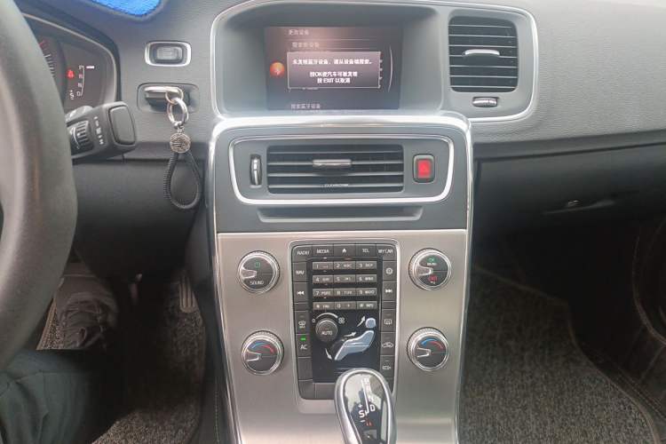 Used Volvo S60 2018 S60L T3 Smart Progress Edition Audio And AC Panel