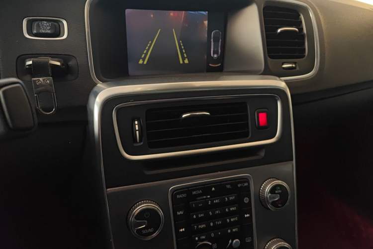 Used Volvo S60 2018 S60L T4 Smart & Ambitious Edition Audio And AC Panel