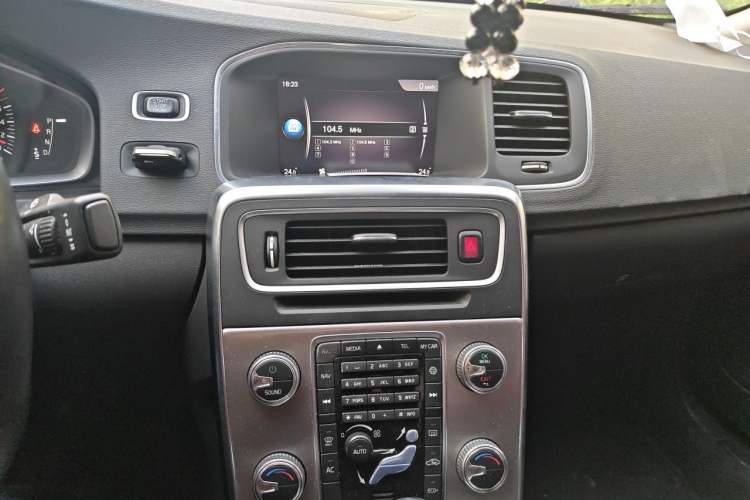 Used Volvo S60 2018 S60L T3 Smart Upgrade Edition Audio And AC Panel