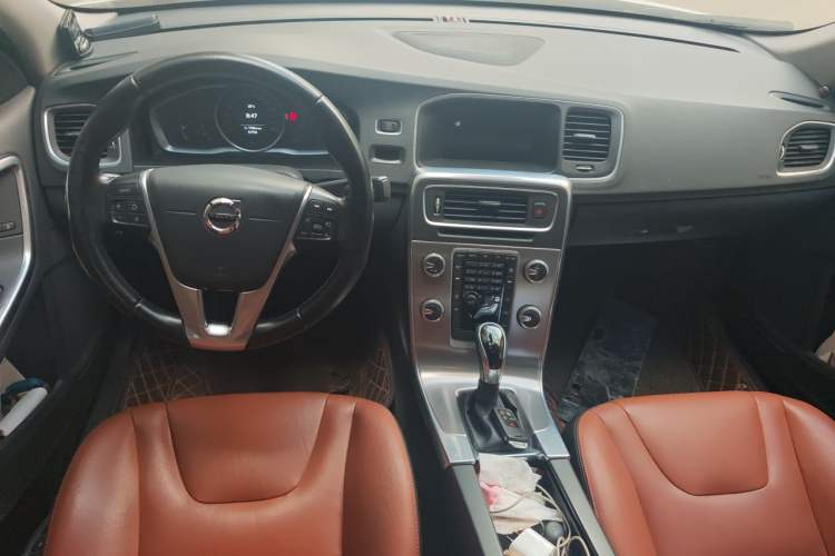 Used Volvo S60 2018 S60L T3 Smart Progress Edition Center Console