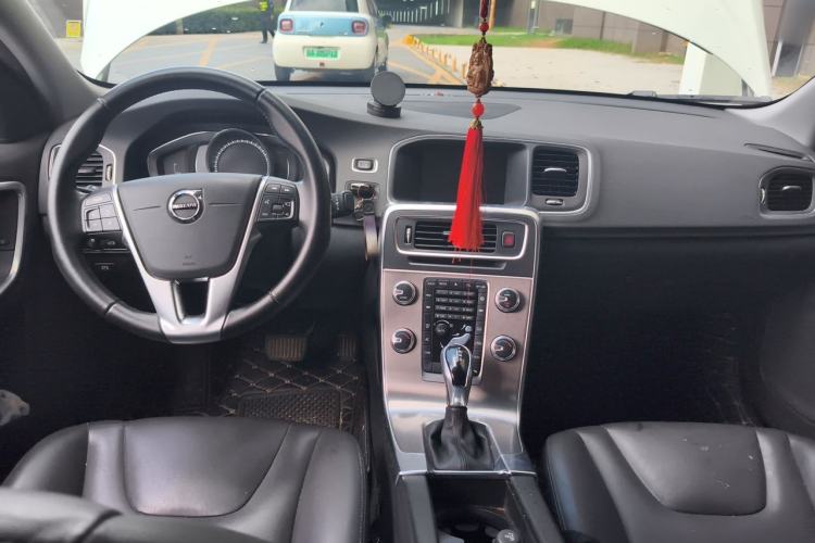 Used Volvo S60 2018 S60L T4 Smart & Ambitious Edition Center Console