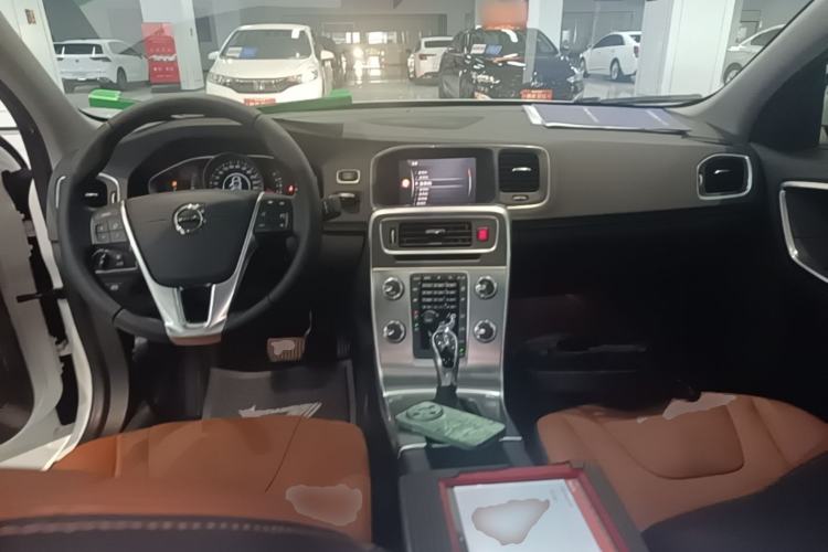 Used Volvo S60 2018 S60L T3 Smart Progress Edition Center Console