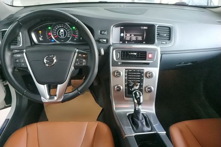 Used Volvo S60 2018 S60L T3 Smart Progress Edition Center Console