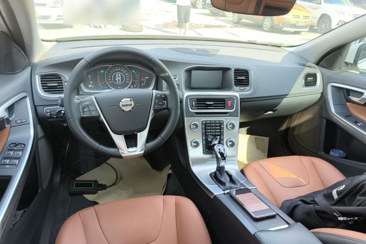 Used Volvo S60 2018 S60L T3 Smart Progress Edition Center Console