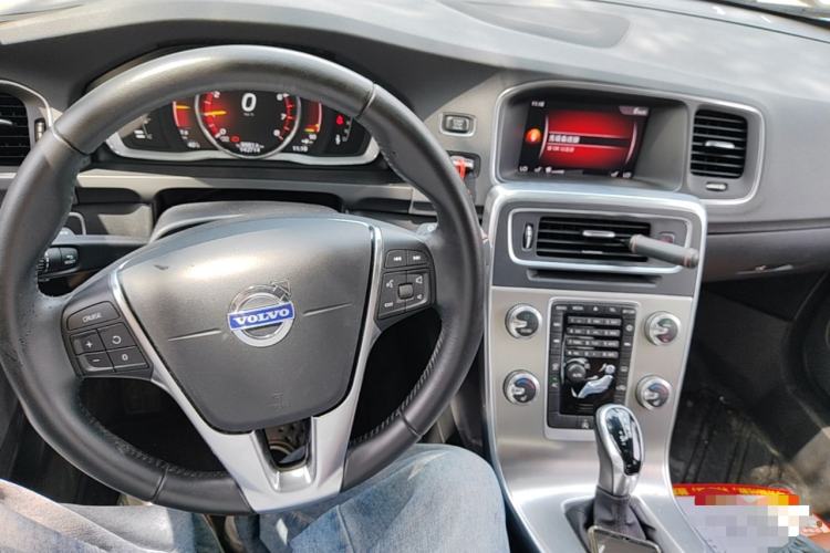 Used Volvo S60 2018 S60L T4 Zhiyuan Edition Center Console