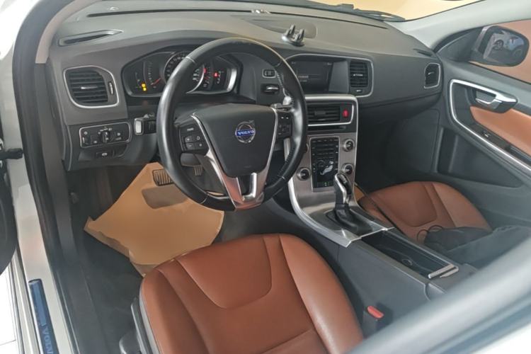 Used Volvo S60 2018 S60L T3 Smart Progress Edition Center Console