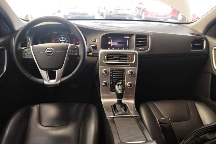 Used Volvo S60 2018 S60L T3 Smart Progress Edition Center Console