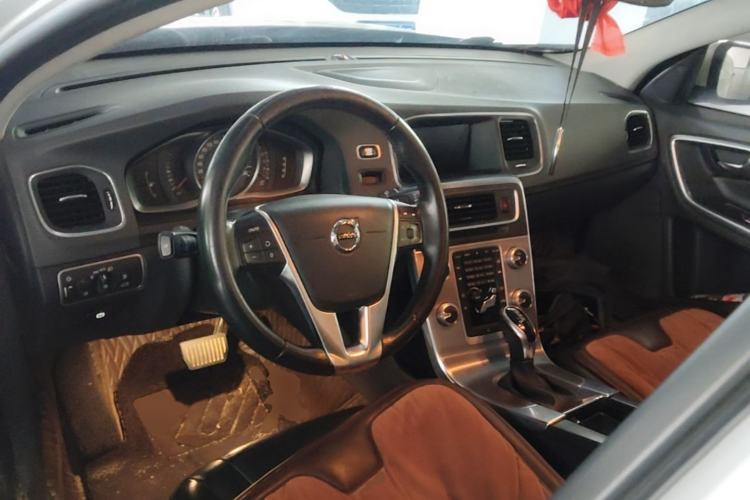 Used Volvo S60 2018 S60L T3 Smart Progress Edition Center Console