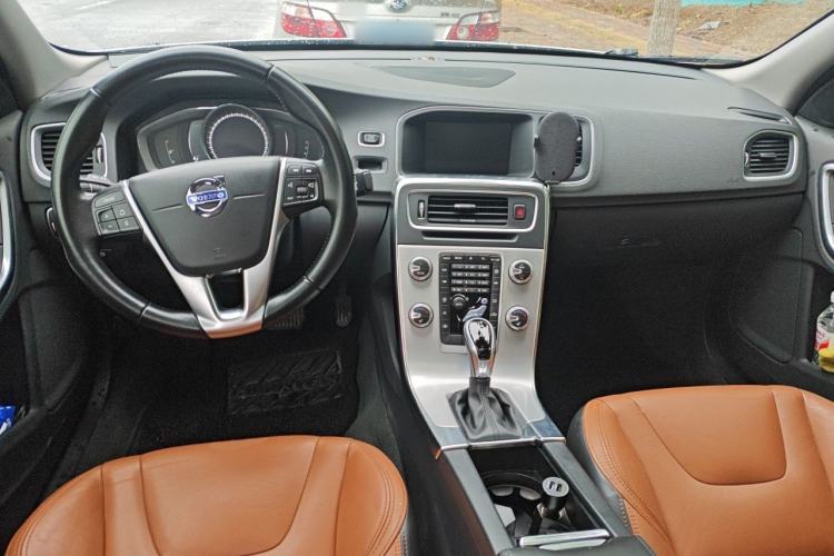 Used Volvo S60 2018 S60L T5 Intelligent Drive Edition Center Console