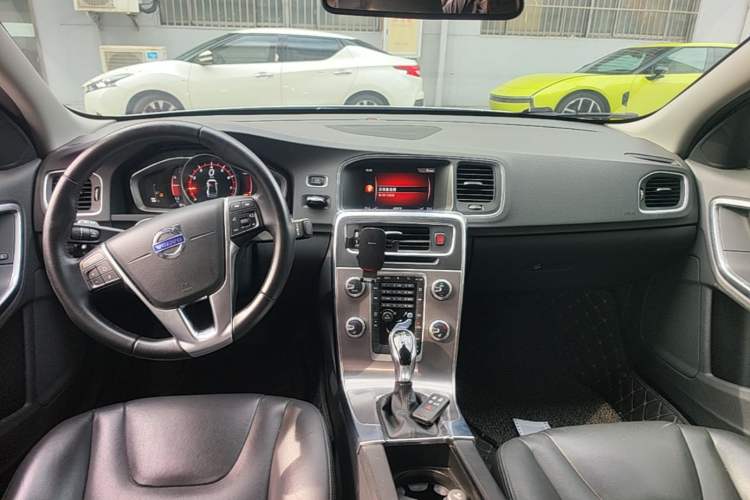 Used Volvo S60 2018 S60L T4 Zhiyuan Edition Center Console