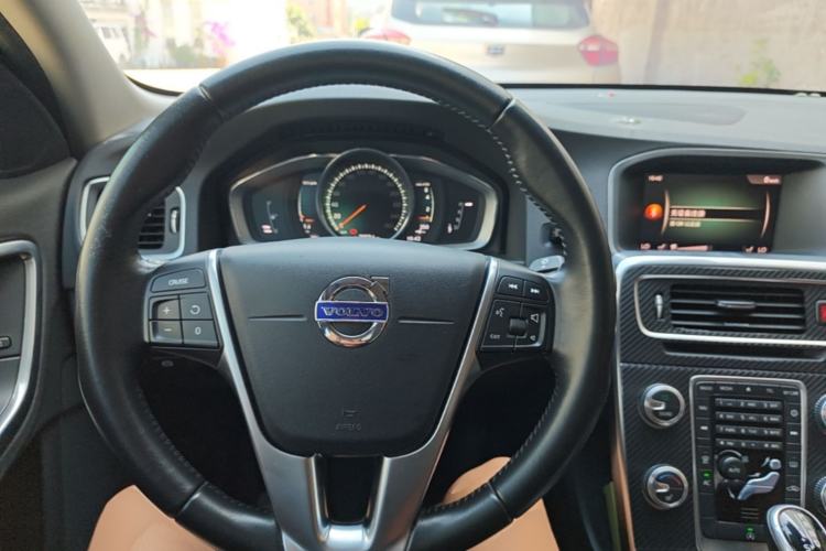 Used Volvo S60 2018 S60L T4 Zhiyuan Edition Center Console