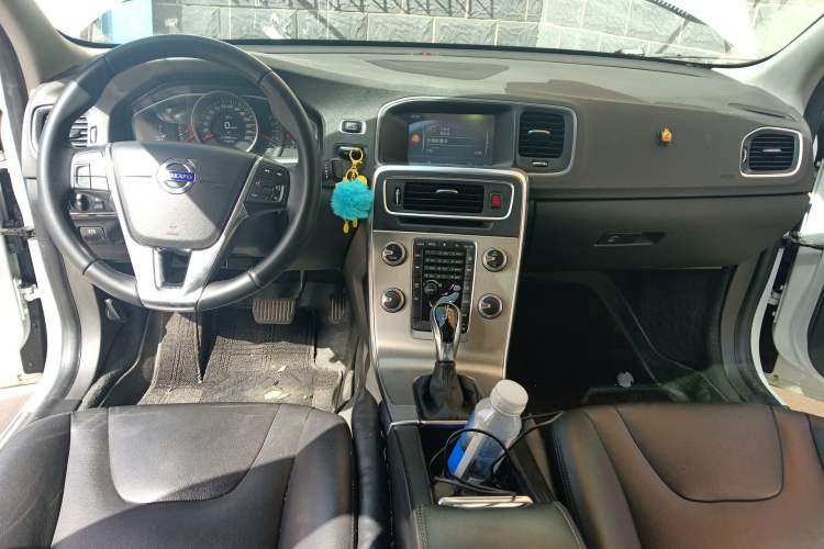 Used Volvo S60 2018 S60L T3 Smart Progress Edition Center Console