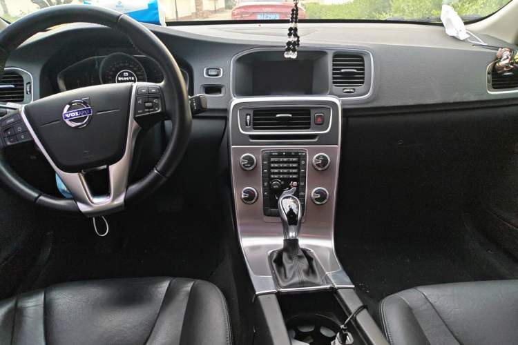 Used Volvo S60 2018 S60L T3 Smart Upgrade Edition Center Console