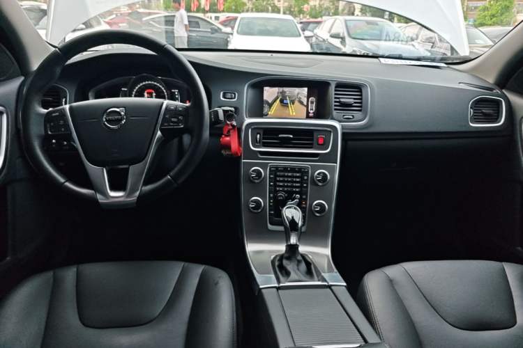 Used Volvo S60 2018 S60L T4 Smart & Ambitious Edition Center Console