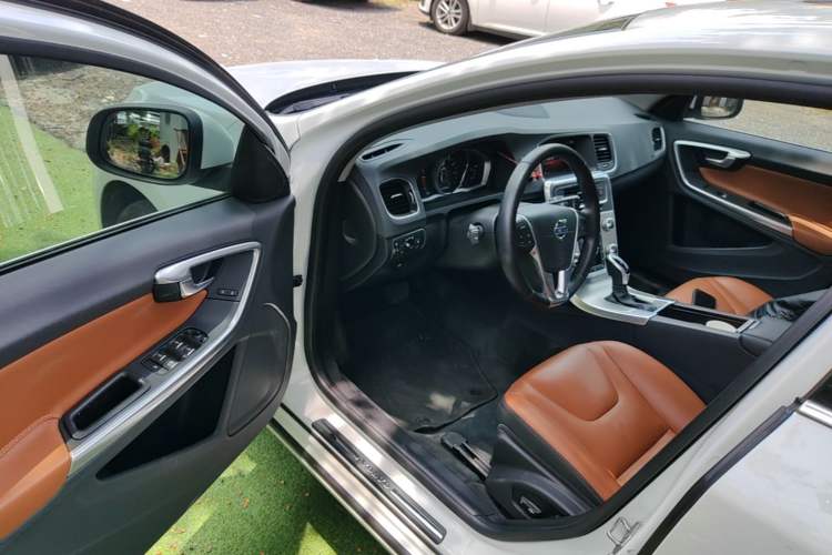 Used Volvo S60 2018 S60L T4 Zhiyuan Edition Driver Seat