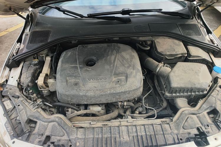 Used Volvo S60 2018 S60L T4 Zhiyuan Edition Engine Bay