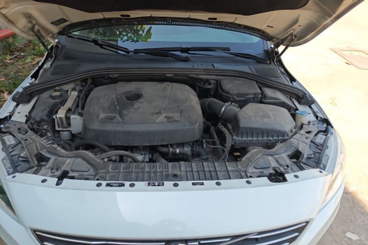 Used Volvo S60 2018 S60L T4 Zhiyuan Edition Engine Bay