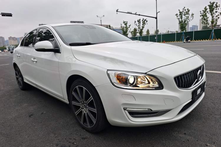 Used Volvo S60 2018 S60L T5 Intelligent Drive Progressive Edition Exterior 2