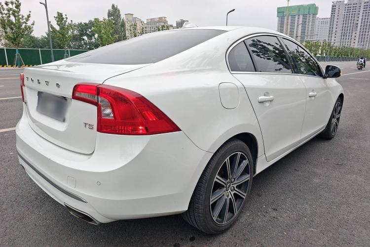 Used Volvo S60 2018 S60L T5 Intelligent Drive Progressive Edition Exterior 5