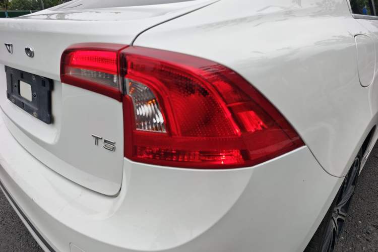Used Volvo S60 2018 S60L T5 Intelligent Drive Progressive Edition Exterior 6