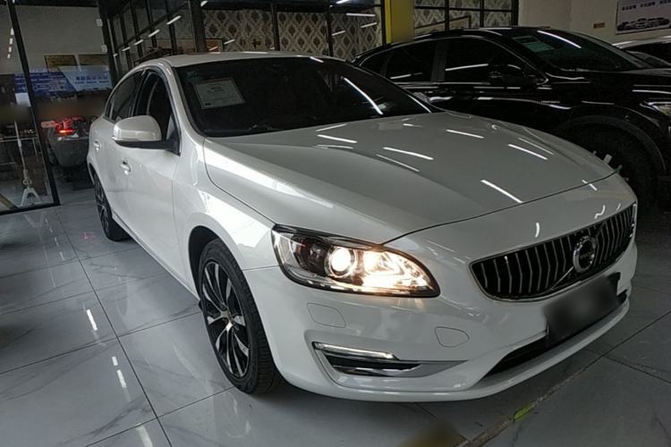 Used Volvo S60 2018 S60L T3 Smart Progress Edition Front Right 45 Deg