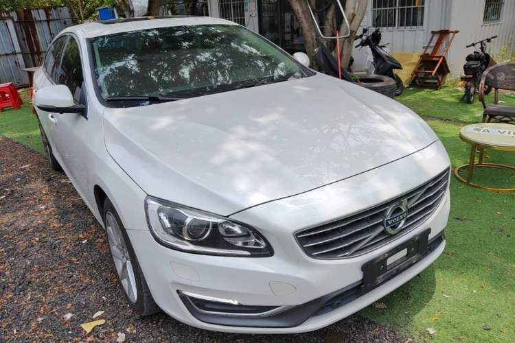 Used Volvo S60 2018 S60L T4 Zhiyuan Edition Front Right 45 Deg