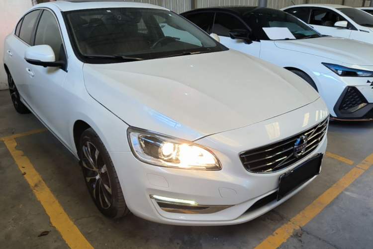 Used Volvo S60 2018 S60L T3 Smart Progress Edition Front Right 45 Deg