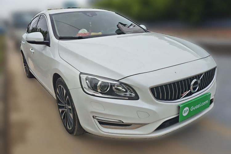 Used Volvo S60 2018 S60L T4 Smart & Ambitious Edition Front Right 45 Deg