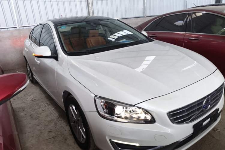 Used Volvo S60 2018 S60L T3 Smart Upgrade Edition Front Right 45 Deg