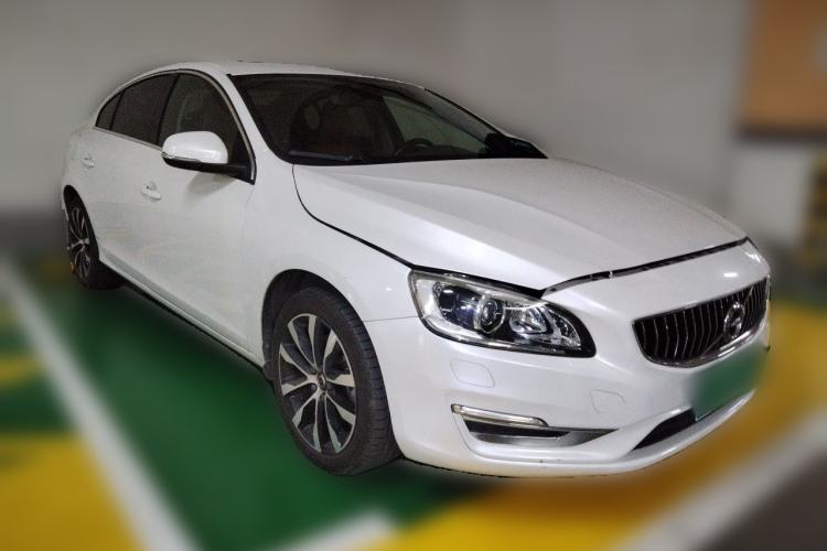 Used Volvo S60 2018 S60L T3 Smart Progress Edition Front Right 45 Deg