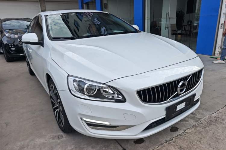 Used Volvo S60 2018 S60L T4 Smart & Ambitious Edition Front Right 45 Deg