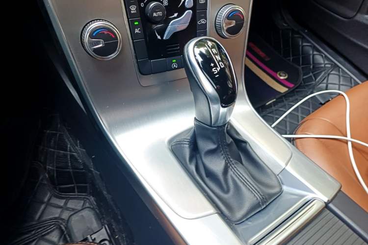 Used Volvo S60 2018 S60L T3 Smart Upgrade Edition Gear Lever