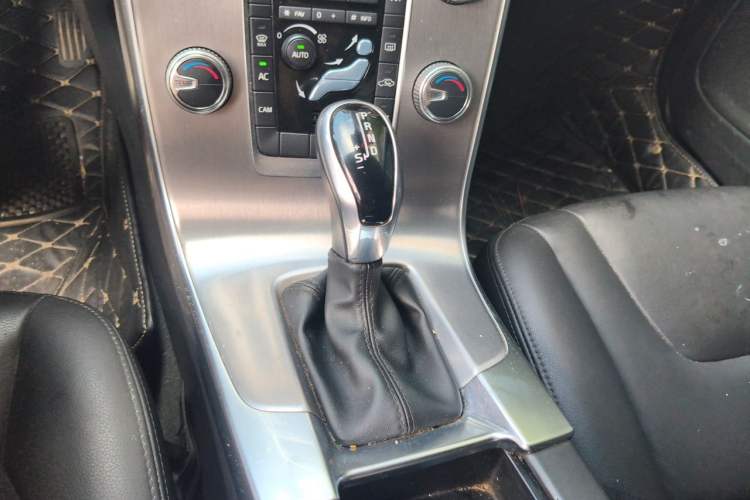 Used Volvo S60 2018 S60L T4 Smart & Ambitious Edition Gear Lever
