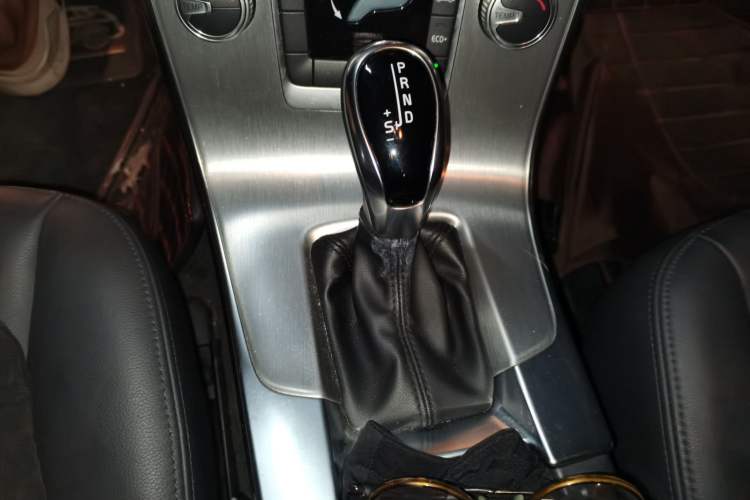 Used Volvo S60 2018 S60L T3 Smart Upgrade Edition Gear Lever