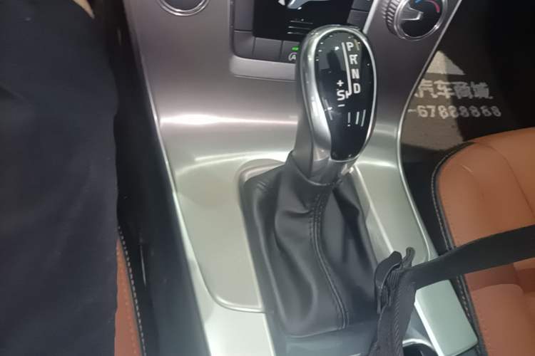 Used Volvo S60 2018 S60L T3 Smart Progress Edition Gear Lever