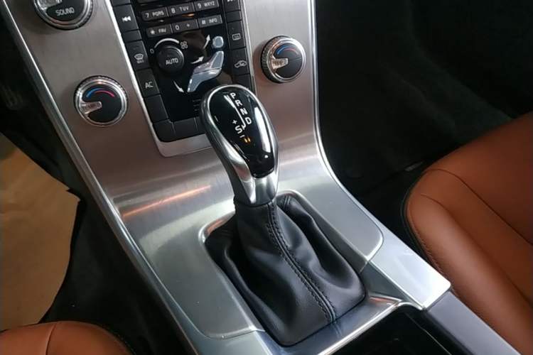 Used Volvo S60 2018 S60L T3 Smart Progress Edition Gear Lever